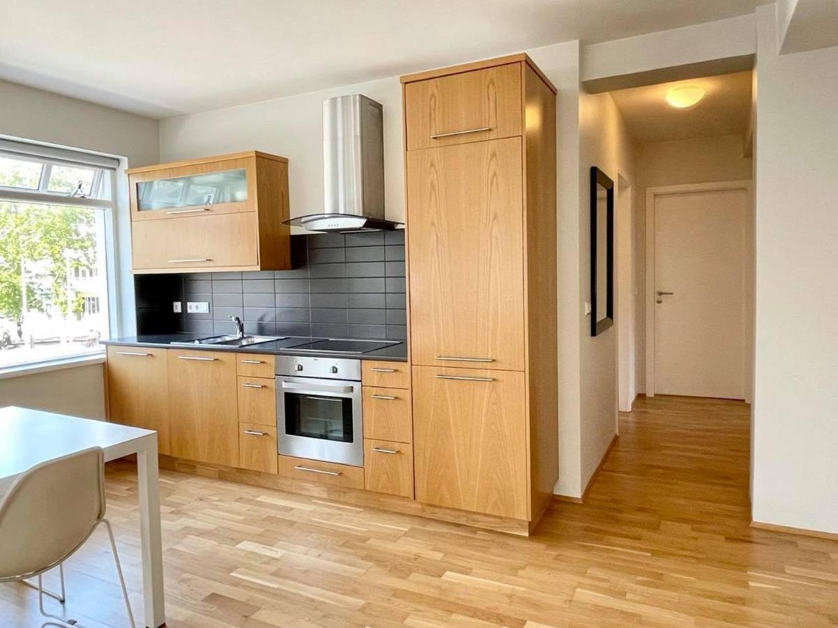 Day Dream Townhall Square Apartments Akureyri Esterno foto