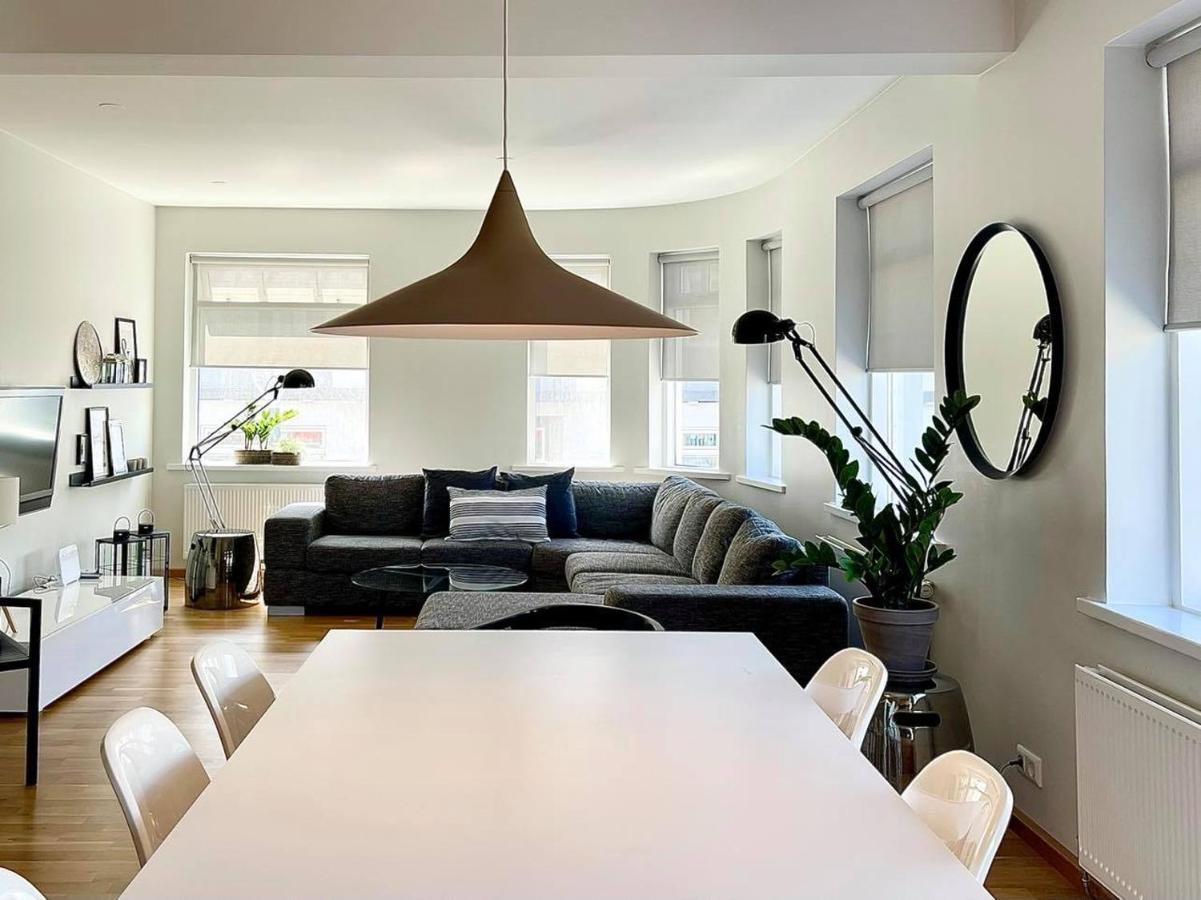 Day Dream Townhall Square Apartments Akureyri Esterno foto