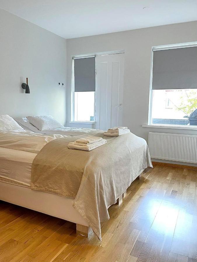 Day Dream Townhall Square Apartments Akureyri Esterno foto