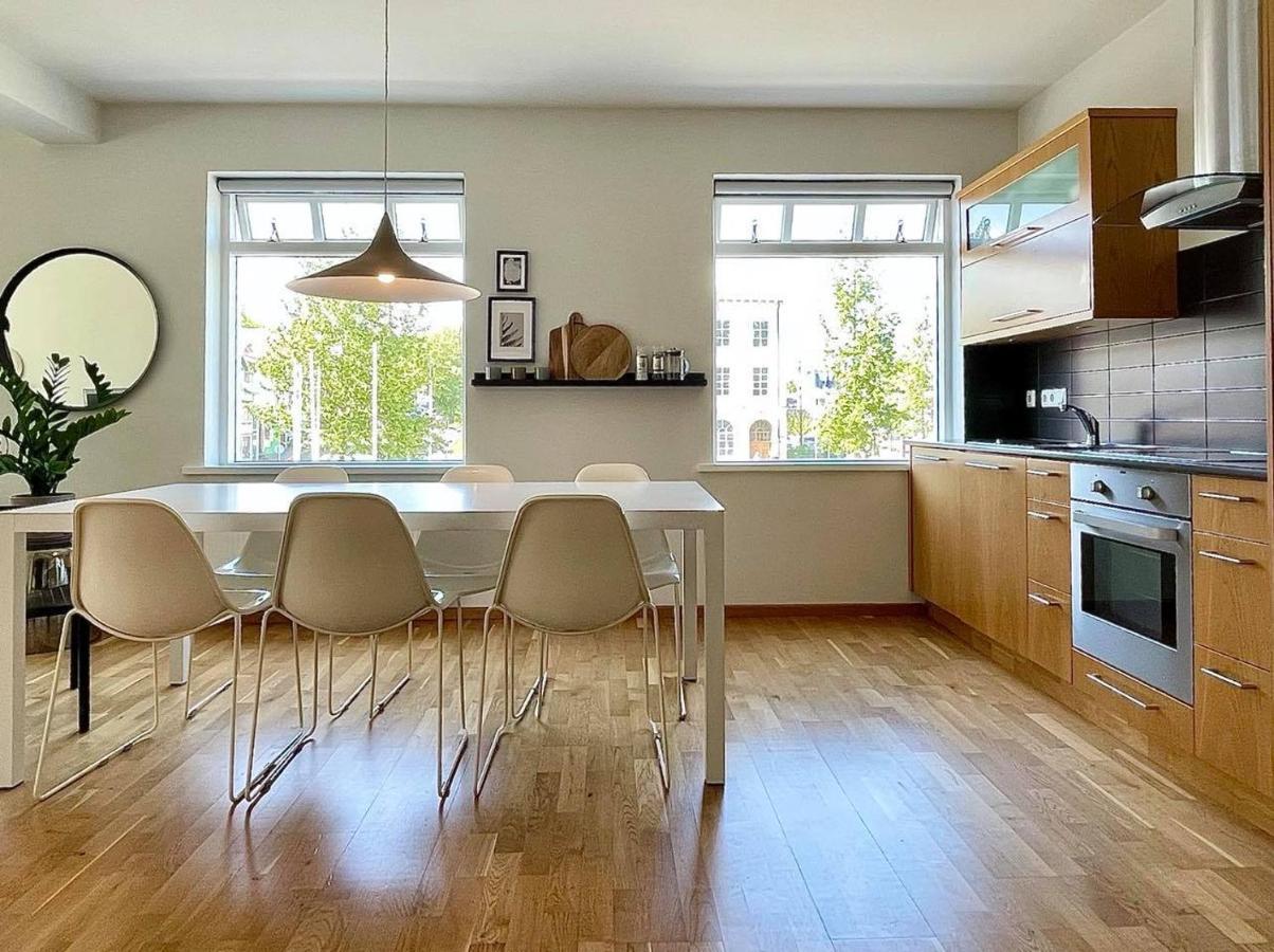 Day Dream Townhall Square Apartments Akureyri Esterno foto